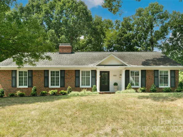 1307 Redcoat Dr, Charlotte, NC 28211