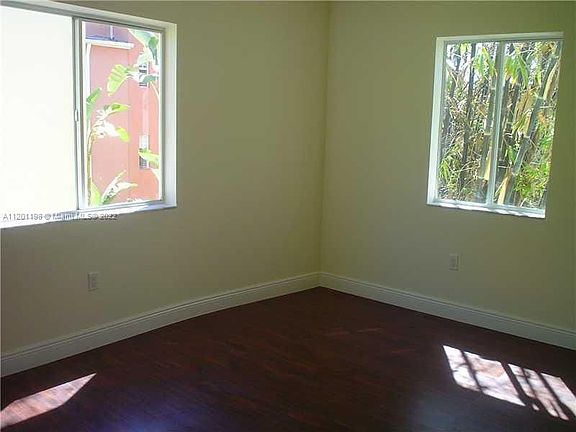 4th image of 2931 Sheridan Ave #5