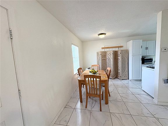 4th image of 2036 Davis Avenue