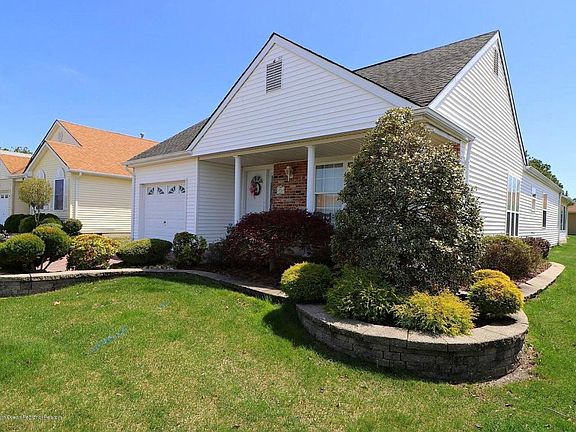 3rd image of 75 Portsmouth Dr