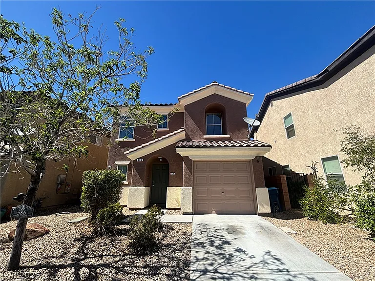 586 Brinkburn Point Ave — Photo 2
