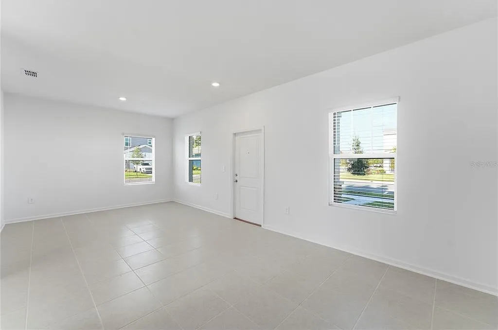3 bed, 2.5 bath, 1755 sqft, $2,395 — Photo 2