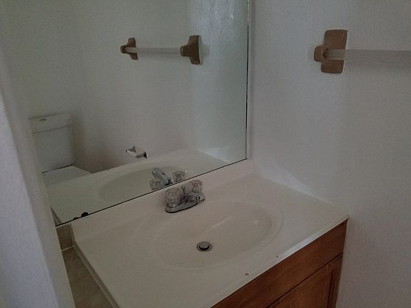 5th image of 240 Orchard St APT 2