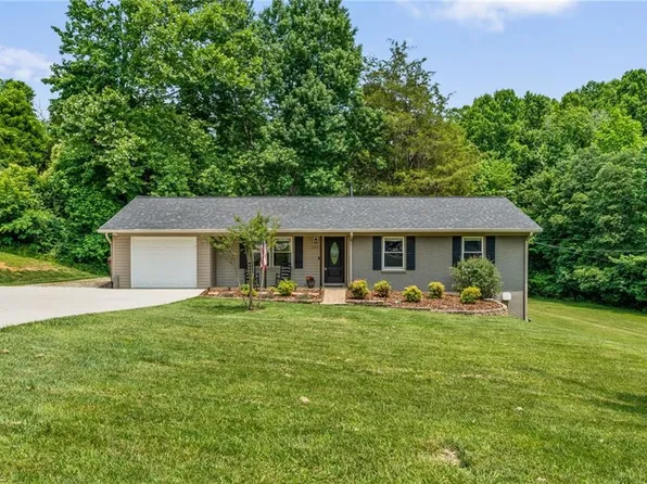 4879 Colonial Cir, Trinity, NC 27370