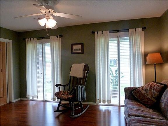 3rd image of 613 Avenue E