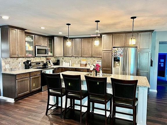 3rd image of 1121 W Shady Ln