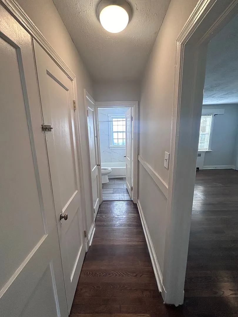 Available Now! | Freshly Updated 1 Bed, 1 Bath — Photo 4