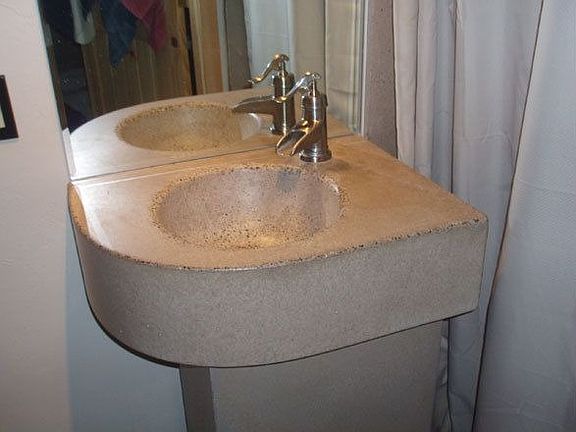 Integral sink in the second bathroom