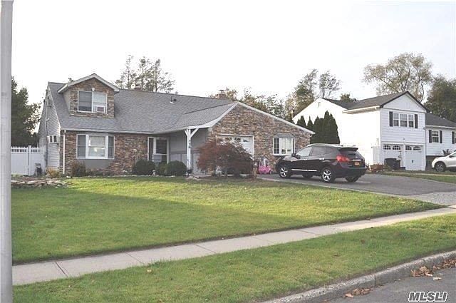 1st image of 8 Honeysuckle Ln