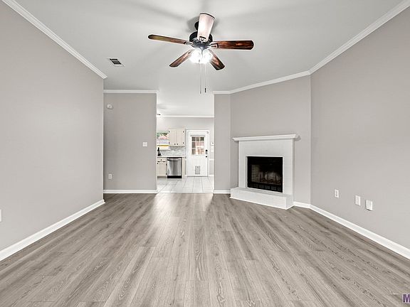 4th image of 11146 Village Green Dr