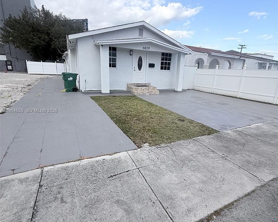 1st image of 6829 SW 25th St