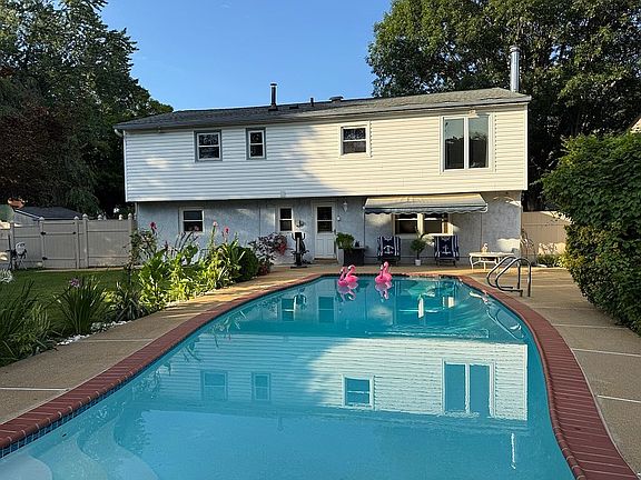 2nd image of 311 Woodbine Ave
