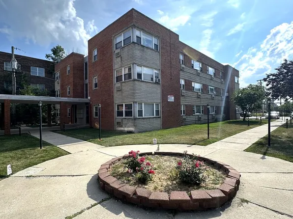 2409 W Balmoral Ave APT 3F, Chicago, IL 60625