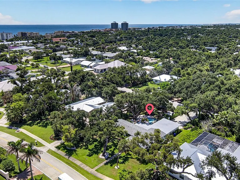 524 Live Oak Rd — Photo 33