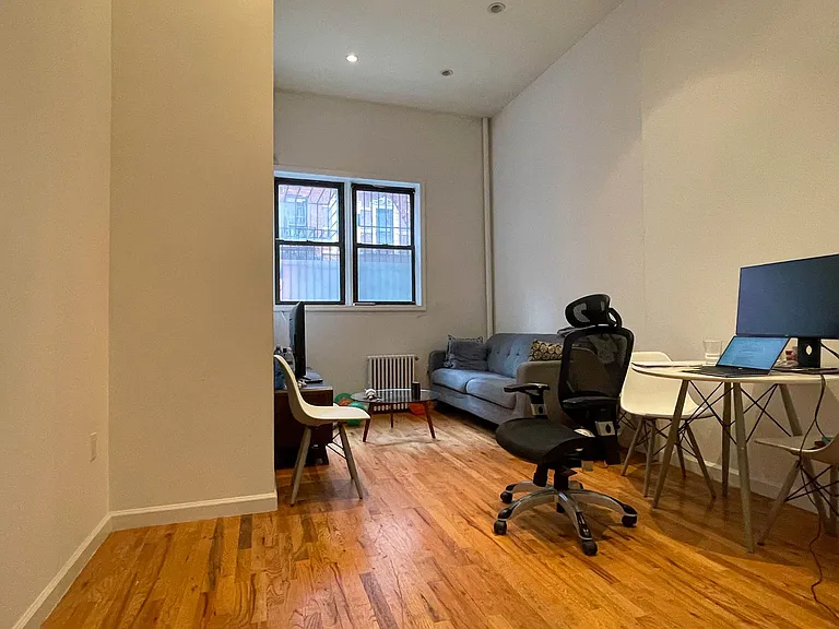 166 Suffolk St #B — Photo 1