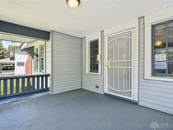 3rd image of 112 Elmwood Ave E
