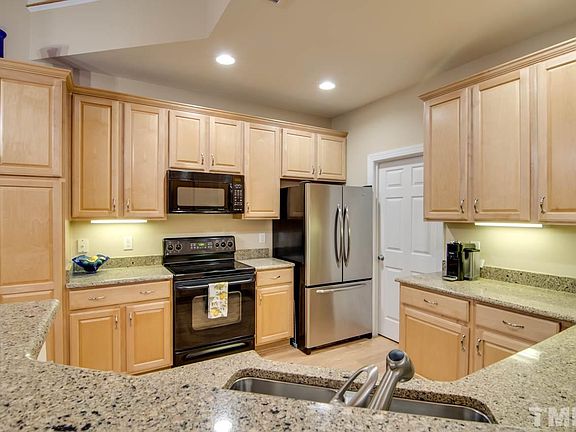 4th image of 206 Bartlett Cir