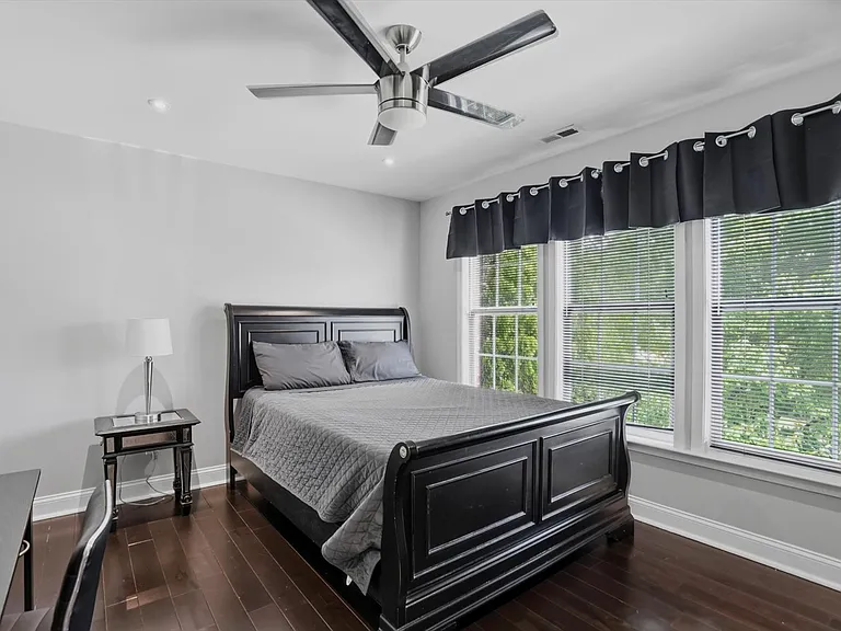 10 Graveswood Ct — Photo 18