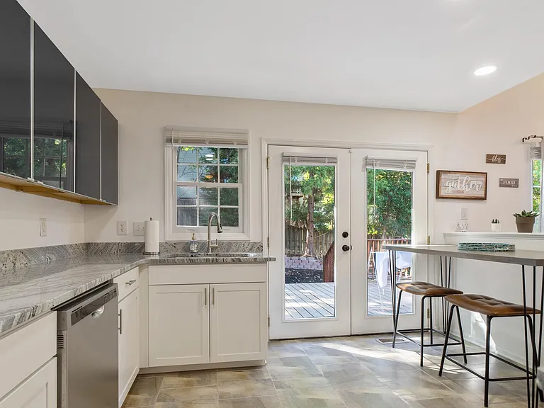108 Trent Woods Way — Photo 3