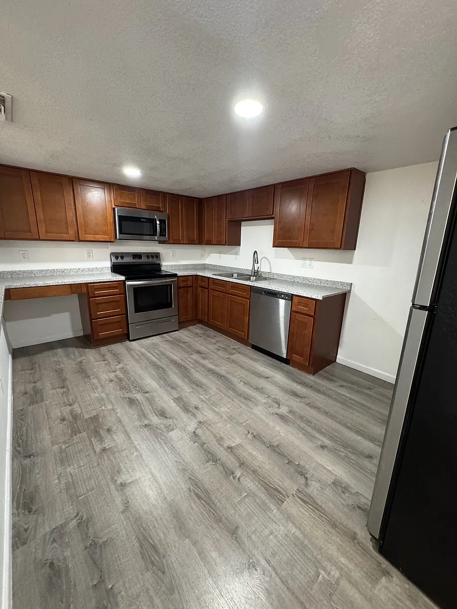 Building Photo - 2330 W Belmont Ave #7