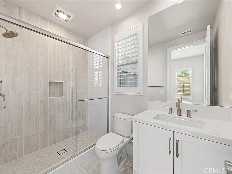 207 Alora — Photo 28