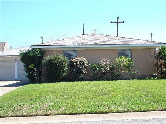 3rd image of 2724 E Palm Cir