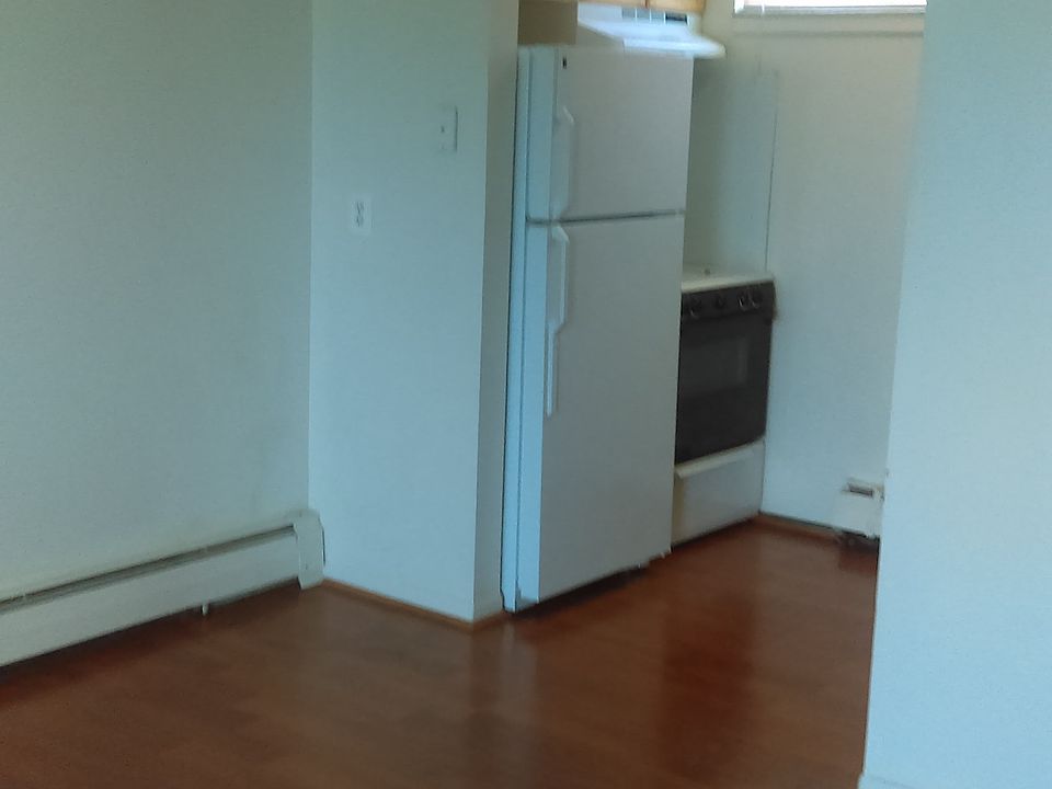 1st image of 141 Huronview Ct