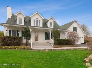 18 Fox Glen Dr E, Yorkville, IL 60560