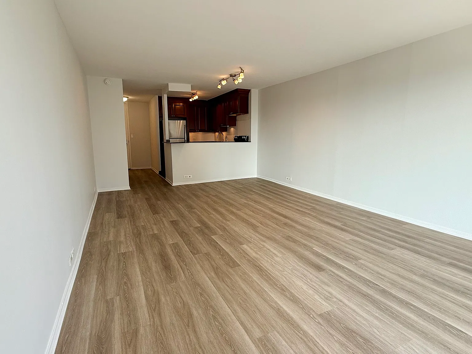 Studio, 550 sqft, $2,200 — Photo 4