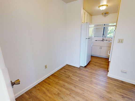4th image of 1351 Grove Ave APT B