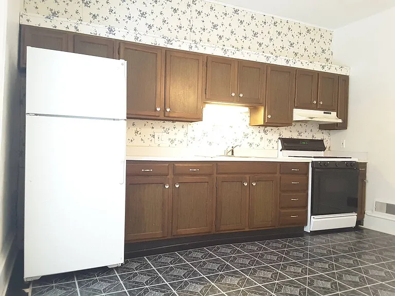 813 S 8th St — Photo 2