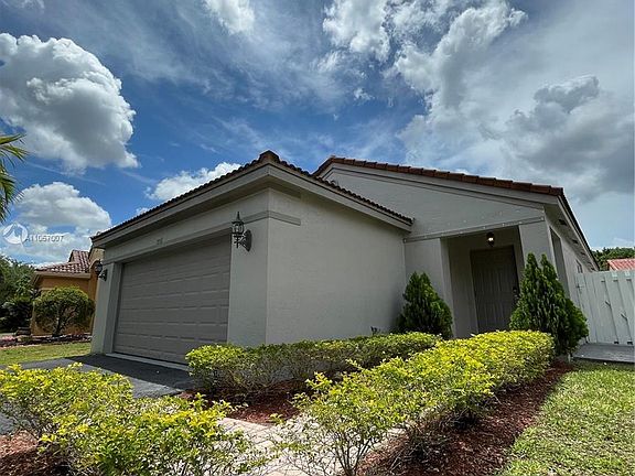 3rd image of 1556 N Mira Vista Cir