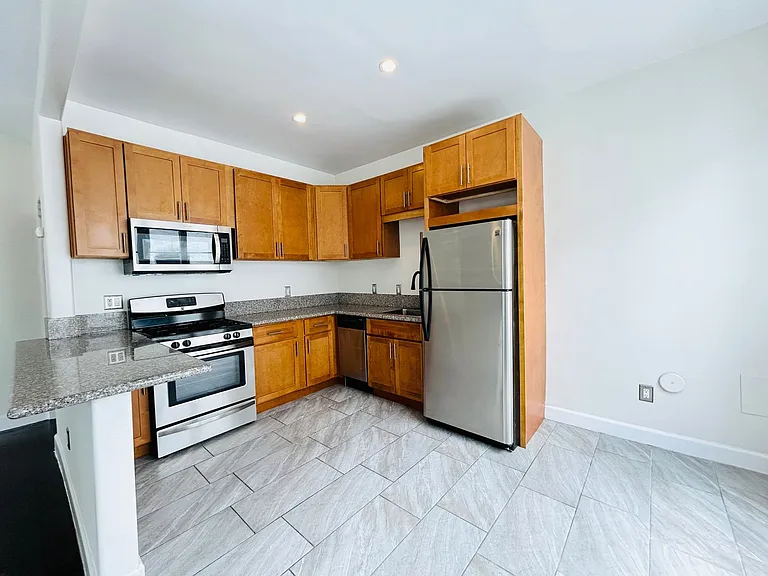 215 S Elm Dr — Photo 6