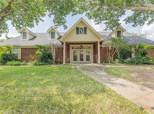 707 E 16th St, Cameron, TX 76520
