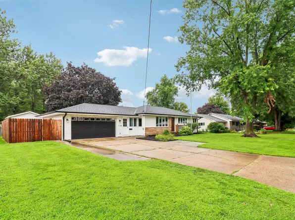 210 E 28th St S, Newton, IA 50208