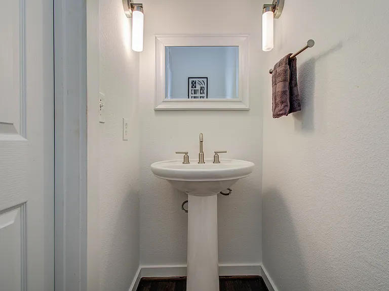 2216 Chenevert St #16 — Photo 13