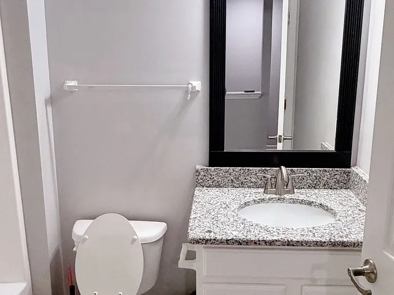 766 E Duffy St #B — Photo 5