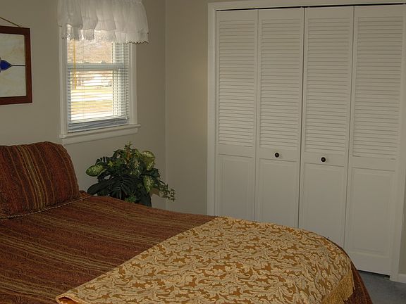 5th image of 128 East St