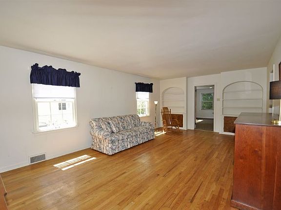 5th image of 1857 N Adams St