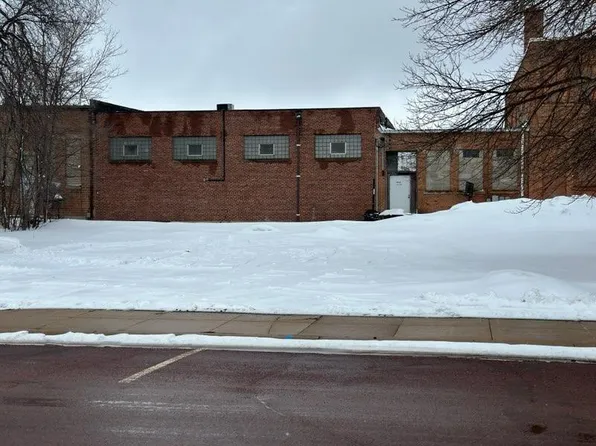 309 1st St, Jackson, MN 56143