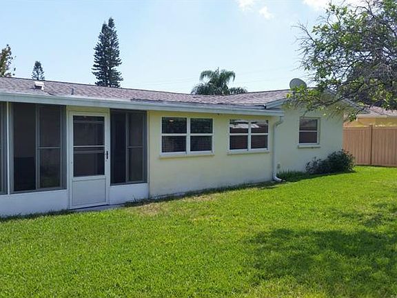 3rd image of 3218 Cambridge Dr W