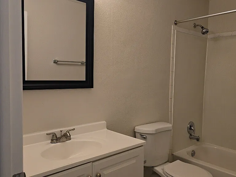 1015 E Pearl St #D — Photo 17