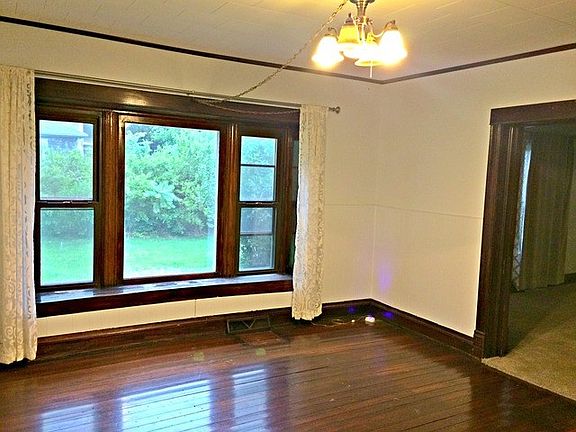5th image of 430 E 1st St