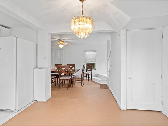 9th image of 123 Lincoln St