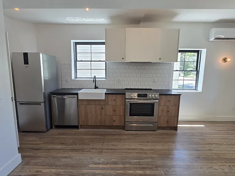 1401 Charles St #B — Photo 6