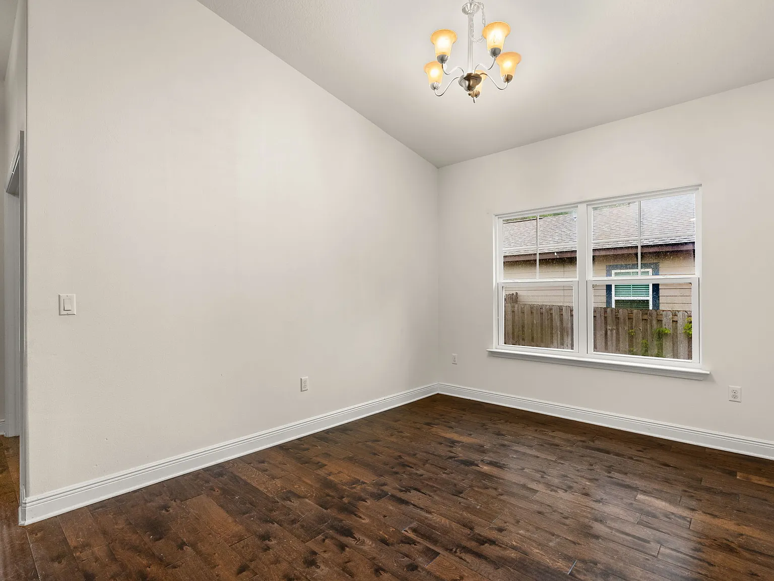 4 bed, 1820 sqft, $2,400 — Photo 4