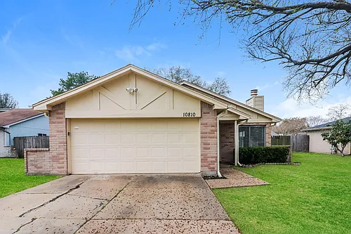 10810 Lakewood Oaks Dr Photo 1