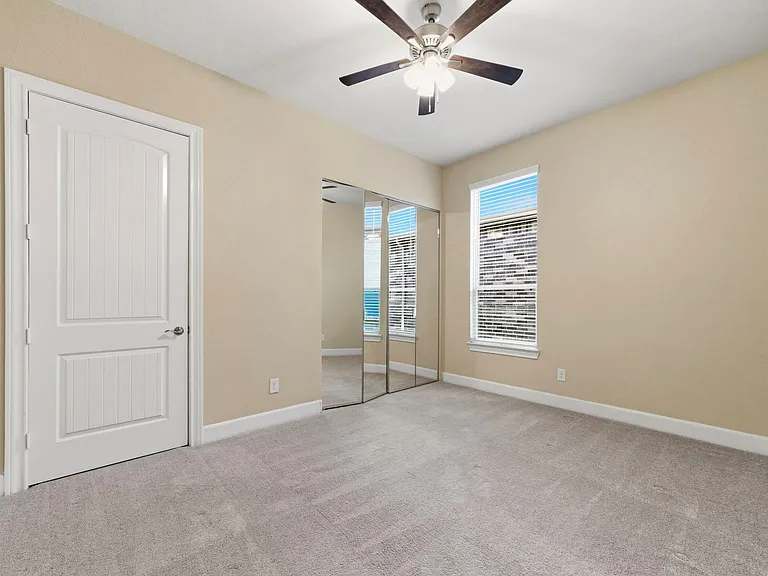 316 Connemara Dr — Photo 21