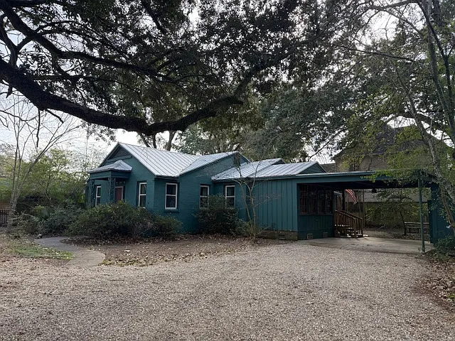 6820 Goodwood Ave — Photo 1