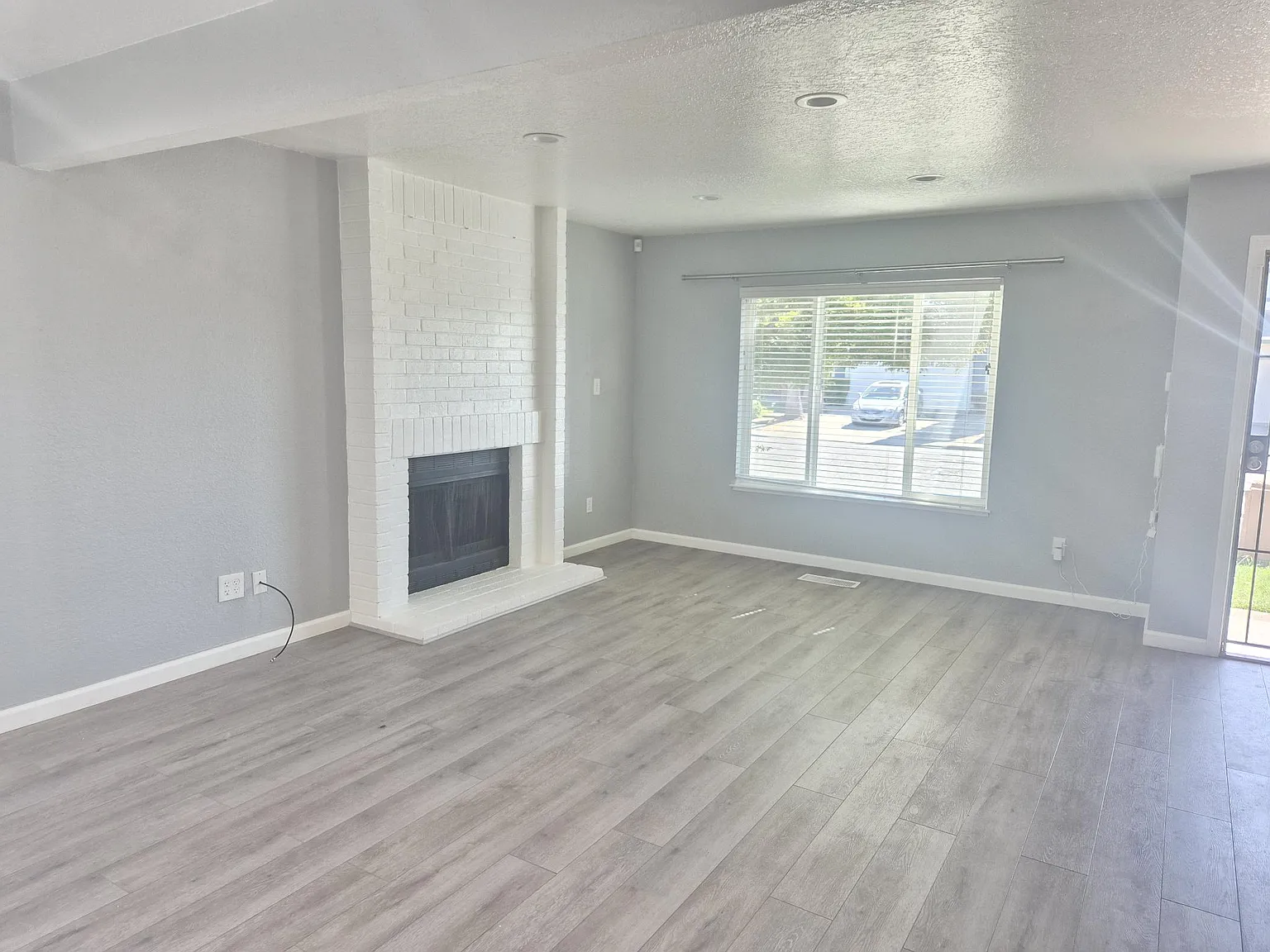 4 bed, 2.5 bath, 1748 sqft, $3,900 — Photo 2